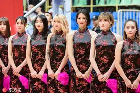 这样的啦啦宝贝还真是第一次见 身穿旗袍助热中国男篮图片