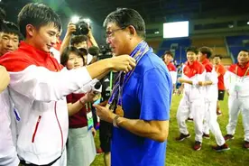 上海三连冠：谢谢侬，根宝！图片