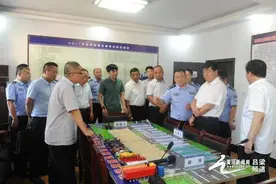 吕梁市委常委、政法委书记李小明在临县调研指导十九大安保工作图片