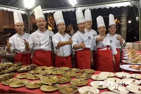 福州名厨东南亚秀厨艺图片