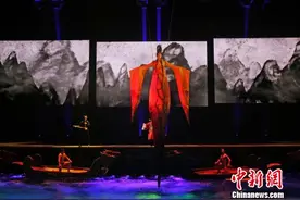 海外华文媒体高层领略汉秀 传统文化与现代技术完美融合图片