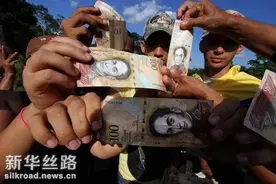 委内瑞拉总统宣布延长100玻利瓦尔纸币使用期限图片