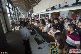 上海飞往昆明航班延误10小时 200多名旅客讨说法图片