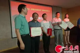 西安“安康人”回馈家乡 给岚皋送去15项扶贫“大礼”图片