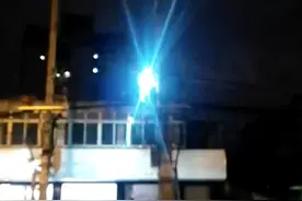视频｜昨晚成都大风肆虐 太升桥旁变压器电光四射起火图片