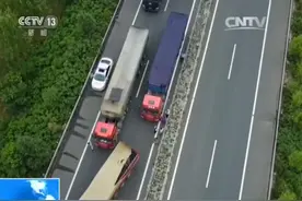 山西交警严查货车违规走高速最左车道图片