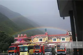 风雨之后见奇观！九寨沟雨后惊现双彩虹图片