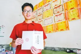 驻马店乐观大男孩被北师大录取，他想带妈妈去看天安门图片