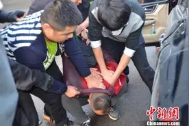 湖南新邵县重拳治“村霸”恶势力 半个月15人被判刑图片