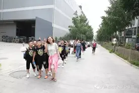 和平青少年宫小白鸽男生舞蹈团参加中央电视台《舞蹈世界》栏目录制活动图片