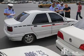 “猎鹰行动”治理涉牌涉证等违法行为 扣车159台拘1人图片