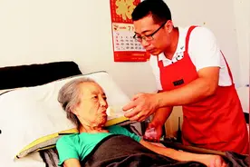 85后小伙卖车卖房维持养老院 总投入超六百万图片