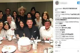 柯震东李毓芬公开秀恩爱 柯爸柯妈坐前排似全家福图片