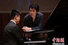 郎朗伤愈现身大剧院：音乐需要主动和真诚图片