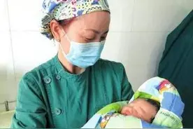 北海一孕妇去医院咨询，没想到上厕所时突然产下女婴，最后……图片