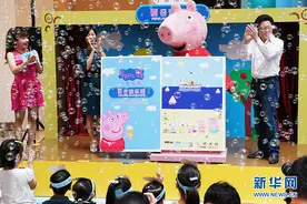小猪佩奇主题展在上海揭幕图片