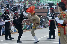 印巴分别庆国庆，有人唱“和平之歌”有人黑政府网站“较劲”图片