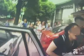 绝食抗议父母干涉恋爱 女子胃疼不止躺在地上打滚图片