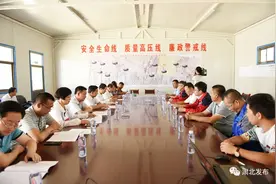 县委书记张立东视察调研马鬃山口岸（国门）至马鬃山镇公路工程建设图片