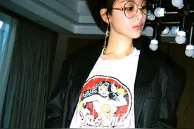 最in眼镜妹！杨紫写真玩转复古风 解锁初秋文艺新穿搭图片