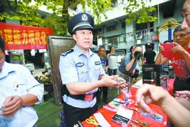 锡纸轻松开锁让市民惊呆 社区民警：出入反锁大门图片