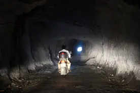 “石山王国”的“天路”图片