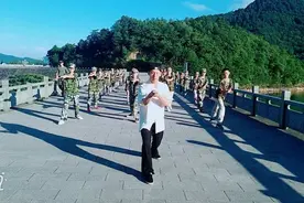 我的夏令营日记⑥︱水枪大战 巧手做面点 好玩极了图片