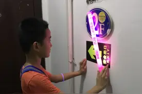 蜀山区五里墩街道开展荧光夜跑贴“安全”活动获居民点赞图片