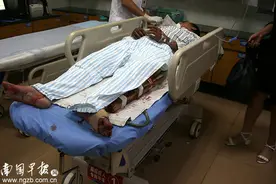 南宁：惊险一幕！空调突然爆炸，维修人员吊在13楼，悬空半小时！图片