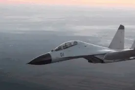 首次曝光！海军新型战机在我国南海上空夜航单飞图片
