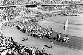 新中国首届全运会：呼和浩特是赛马场地图片