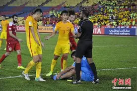国足抵达武汉 世预赛“中乌之战”进入备战阶段图片