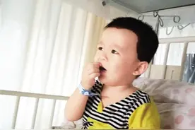 心疼！琼海2岁男童患病接受化疗 多次哭着说：我要回家图片