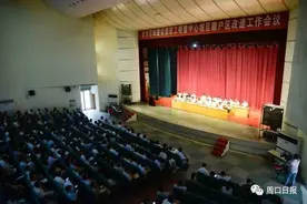 新闻速读！文昌大道与八一大道交叉口，三车连环追尾图片