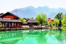 江口县云舍村坐落在梵净山下的太平河畔图片