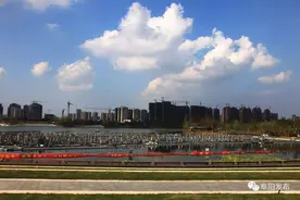 阜阳城南双清湾水上剧场，力争10月1日启用！将来可以放映水上电影图片