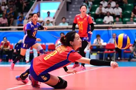 “月亮女神”魏秋月哭着告别，还好我们的青春里有你图片