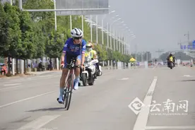 2017世界铁人三项赛曲靖站鸣锣图片