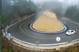 担心轮毂过热、怕开盘山公路？看这条国道上的高科技图片