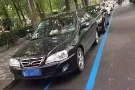 「警方提醒」停放车辆时，请注意停车位标线的颜色！图片