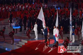 湘籍体操世界冠军李敬亮相全运会 代表裁判员庄严宣誓图片