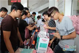 学子“暖融融” 这个小镇花20余万资助近百名贫困生图片