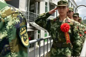 武警广东省总队各基层中队退伍老兵泪别哨位图片