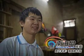 海口14岁少年曾弘祥：照顾患病母亲 孝心感动四邻图片