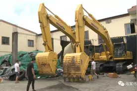 拖欠汽车融资贷款上千万，法院从防城港查扣11台挖掘机图片