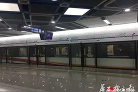成都地铁首条机场专线开放试乘 15分钟从太平园站飚拢双流机场图片