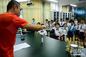 开学第一课 体验“滴水成冰”图片
