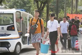 东莞理工学院迎新生 5000多名学生踏出大学第一步图片