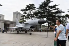 讲武谈兵｜龙傲九天：歼-10战斗机家族发展启示录图片