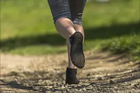 鞋履设计花样百出，力求赤足般的舒适体验图片